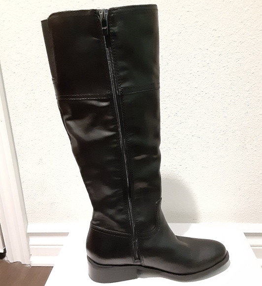 Marc Fisher - Picture 5 of 9